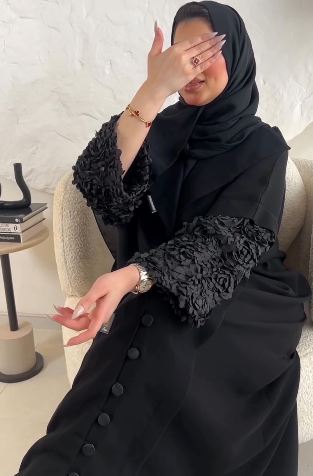 عبايا موردة