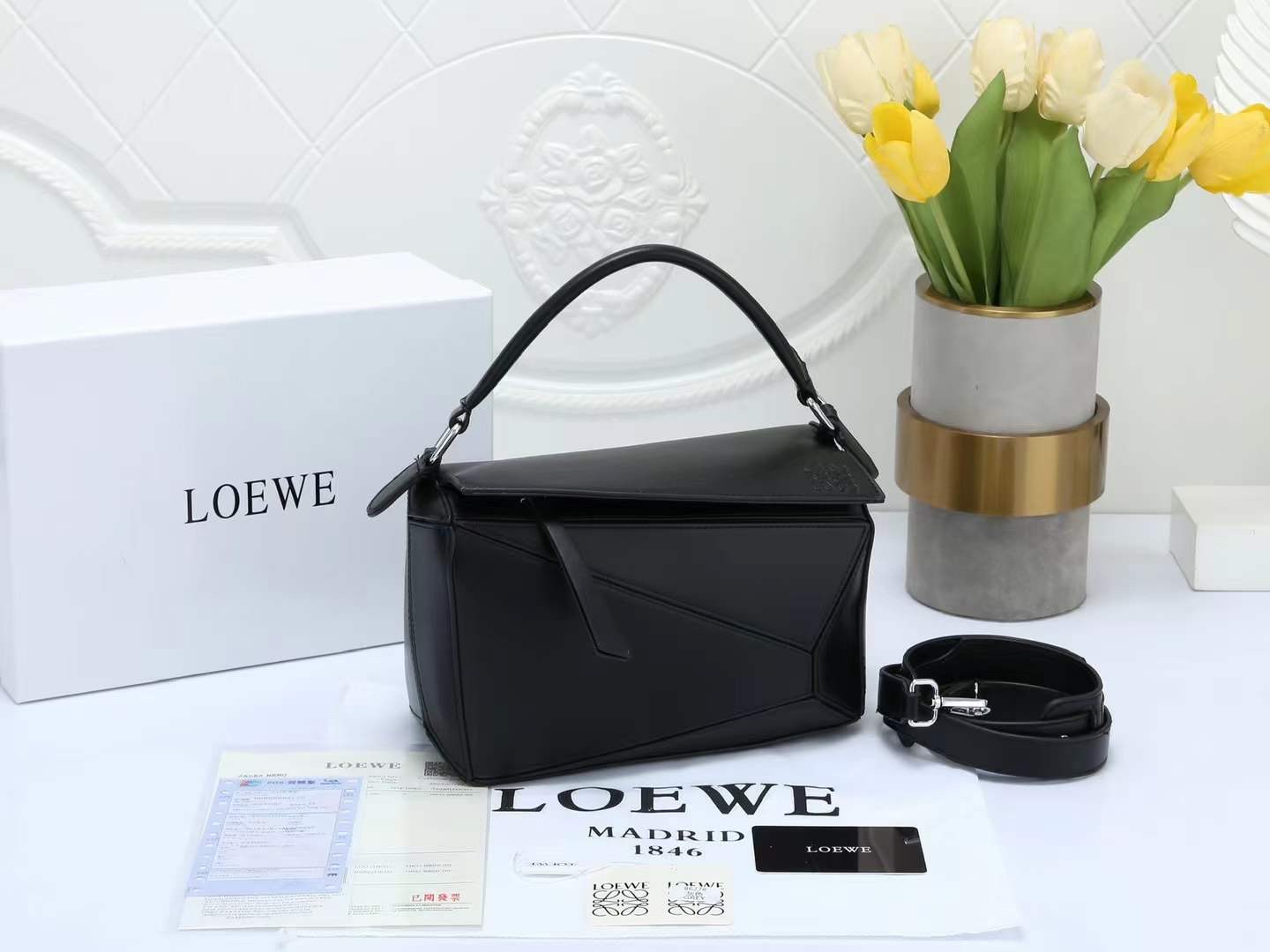 شنطة LOEWE